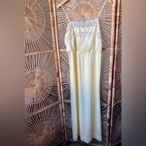 Vintage 1970s Yellow Lace Nylon Flair Nightgown Size Small